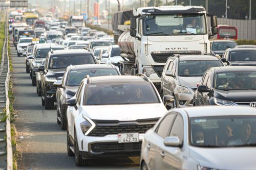 Người dân ùn ùn trở về Thủ đô, cao tốc Pháp Vân - Cầu Giẽ kẹt cứng