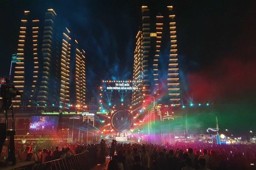 TP.HCM: Màn kết hợp của âm thanh, ánh sáng và pháo hoa tại lễ Countdown 2024