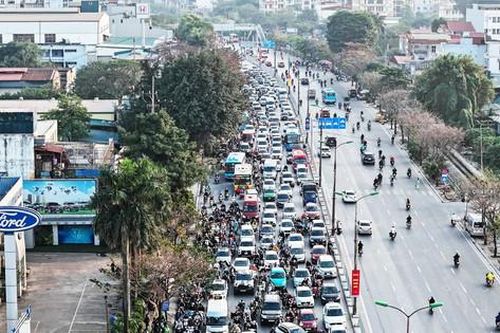 Kết thúc nghỉ Tết Dương lịch, ô tô ùn hơn 2km trên cao tốc Pháp Vân - Cầu Giẽ
