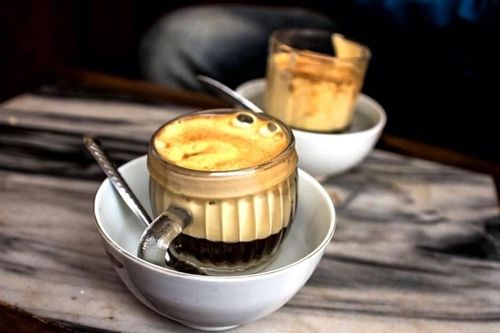 Tự làm cốc cà phê đặc sản Hà Nội