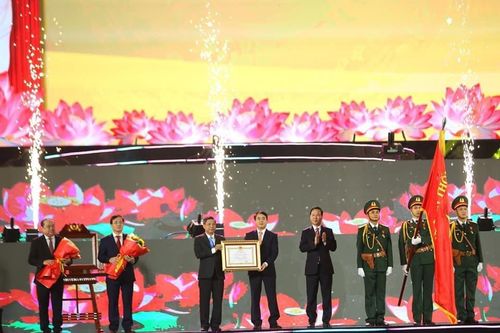 Hậu Giang đón nhận Huân chương Lao động hạng Nhất