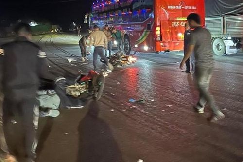 Tai nạn giao thông mới nhất 2/1/2024:Xe khách va chạm xe máy, 1 người tử vong