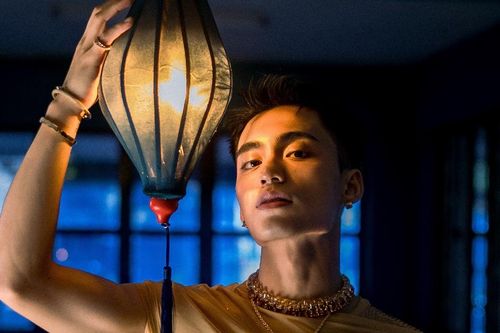 Khi Mono 'khéo nịnh' phụ nữ
