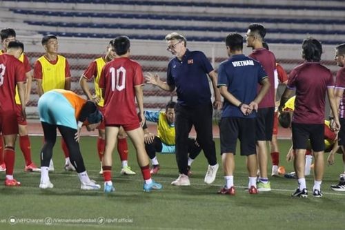 Tin nóng thể thao tối 2/1: HLV Troussier làm điều bất ngờ ở ĐT Việt Nam, Ronaldo bị ám chỉ ích kỷ