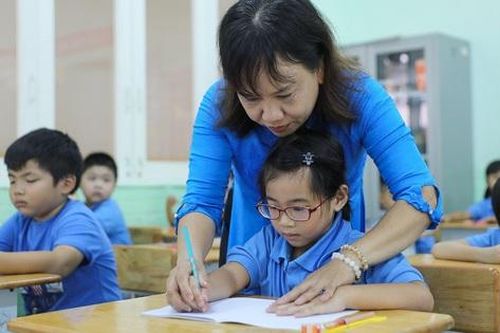 Giáo viên nghỉ ốm, thai sản có được hưởng phụ cấp ưu đãi?