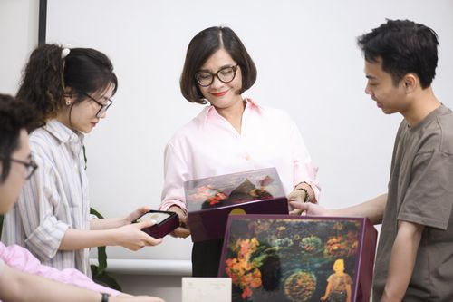 Tôn vinh giá trị văn hóa và nghệ thuật sơn mài qua bộ sưu tập quà Tết 2024