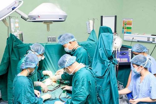 Bệnh viện Sản Nhi Nghệ An: Phẫu thuật tim thành công cho cháu bé người Lào
