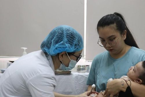 TPHCM tổ chức 296 điểm tiêm vaccine 5 trong 1 cho trẻ