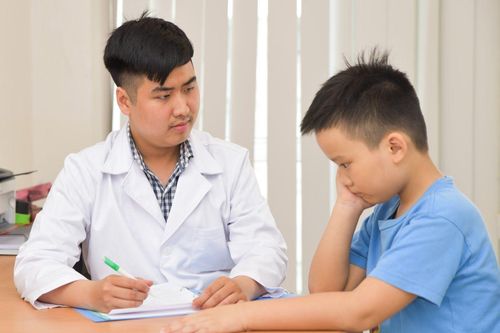 Đại dịch kết thúc, vì sao trẻ vẫn 'thu mình' sau lớp khẩu trang?