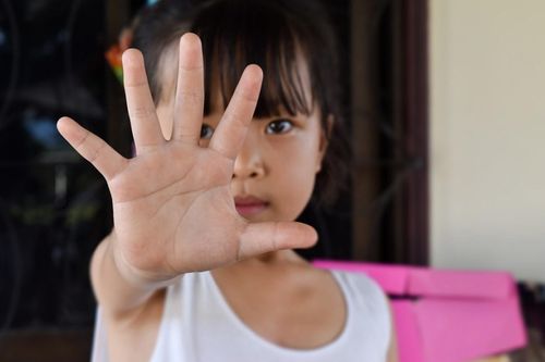 Cha mẹ cần làm gì để ngăn chặn nguy cơ trẻ bị lạm dụng?