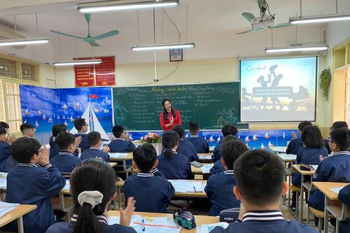 Cô giáo trẻ truyền đam mê cho học sinh qua dạy Ngữ văn sáng tạo