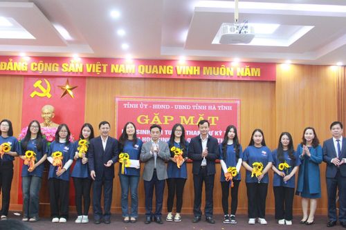 Lãnh đạo Hà Tĩnh gặp mặt, chúc mừng thí sinh thi học sinh giỏi quốc gia