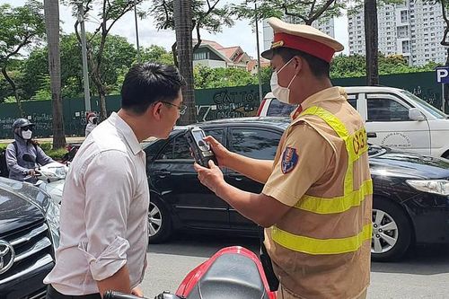 Tết Nguyên đán 2024: Uống bao nhiêu lon bia thì bị phạt?
