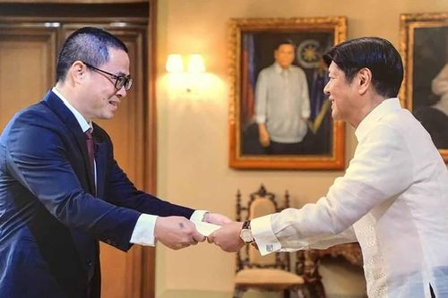 Đại sứ Lại Thái Bình trình Thư ủy nhiệm lên Tổng thống Philippines