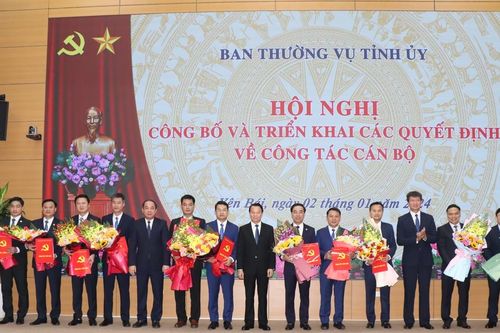 Yên Bái: Trao 11 quyết định về công tác cán bộ