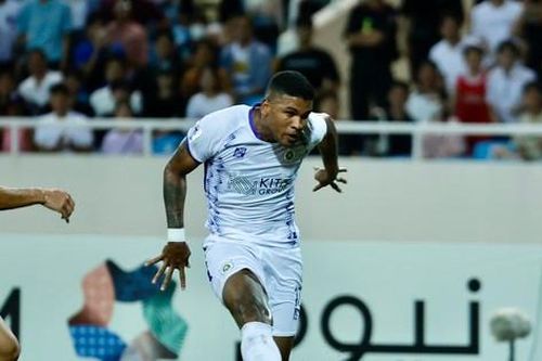 Tiền đạo bị Hà Nội FC thanh lý dạt sang Thai League, khoác áo CLB sắp rớt hạng