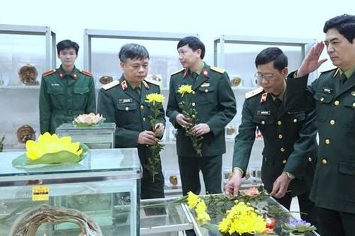 Tri ân những người hiến thi thể cho y học tại Học viện Quân y