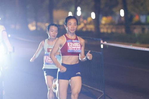 Nguyễn Thị Oanh phá kỷ lục quốc gia ở giải bán marathon Quốc tế Việt Nam 2024