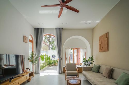 Nhà 2 tầng ấn tượng với những 'đường cong', chi phí hoàn thiện 2 tỷ đồng