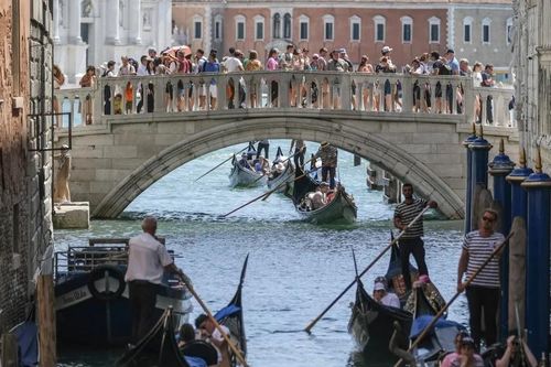Venice ra thêm lệnh cấm, 'vật lộn' với vấn đề quá tải du khách