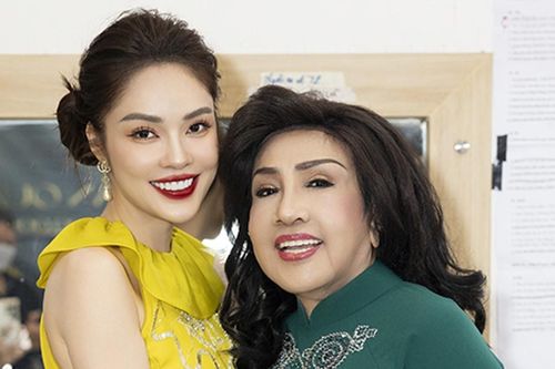 Dương Cẩm Lynh trở lại, xúc động vì được NSND Lệ Thủy động viên