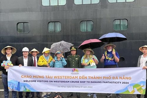Hơn 2.000 du khách đến tham quan Đà Nẵng bằng đường biển đầu Năm mới