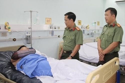 An Giang: Thăm hỏi Thiếu tá Công an bị thương khi làm nhiệm vụ