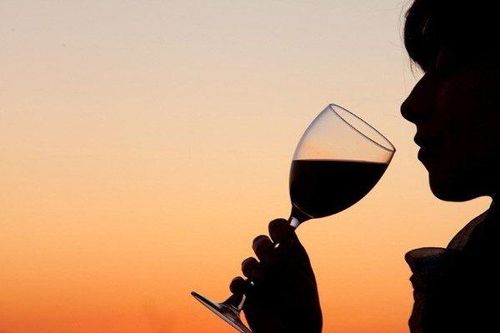 Án Nước ngoài-Luật Việt Nam: Cô gái tử vong vì uống rượu, 3 'bạn nhậu' nữ phải ra tòa