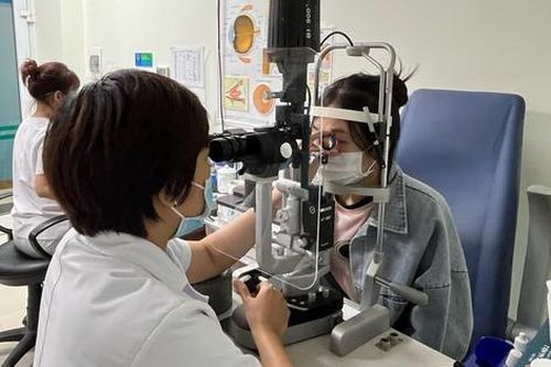 Cắt da thừa quá đà, người phụ nữ không khép được mắt