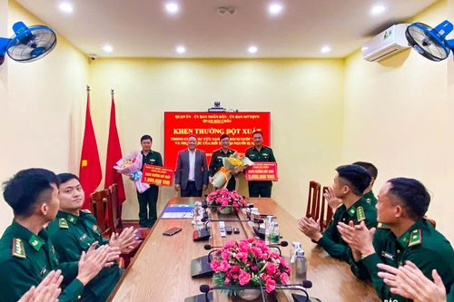 Khen thưởng chiến sĩ bộ đội biên phòng sau hành động cứu người
