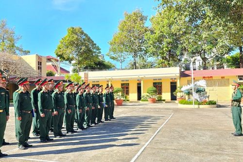 Pleiku tập huấn cho 35 sĩ quan, quân nhân chuyên nghiệp