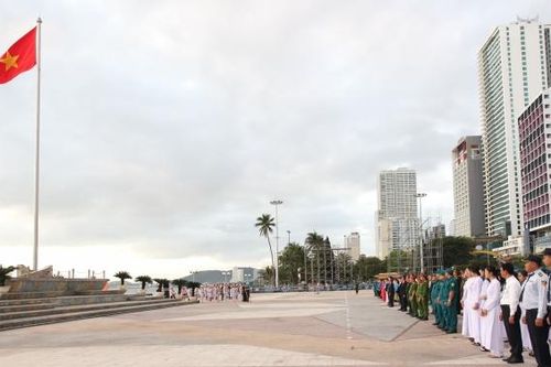 Hơn 500 cán bộ, chiến sĩ, đoàn viên, học sinh tham gia Lễ chào cờ tháng 1