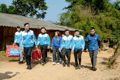 Than Thống Nhất: Mang hơi ấm lên miền cực Bắc