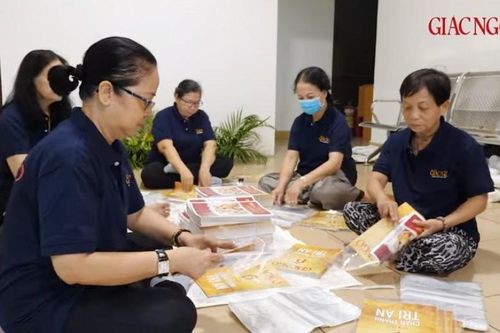 'Mong được công quả gói xếp Báo Giác Ngộ hoài hoài'