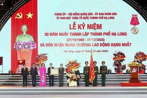 Thành phố Hạ Long kỷ niệm 30 năm Ngày thành lập và đón nhận Huân chương Lao động hạng Nhất
