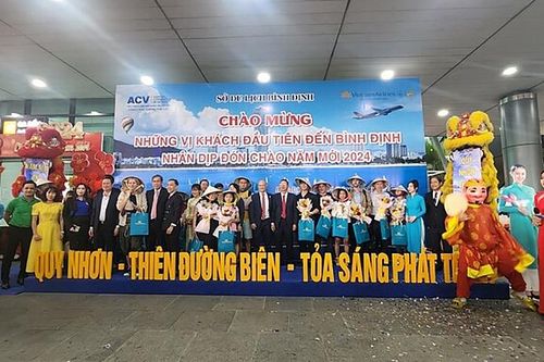 Bình Định chào đón những vị khách đầu tiên năm mới 2024