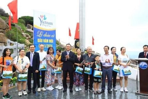 Phú Yên đón những vị khách du lịch đầu tiên đến Mũi Đại Lãnh