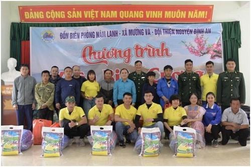 Xuân ấm vùng biên