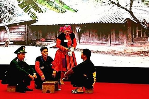 'Ba bám, bốn cùng' đưa pháp luật đến người dân