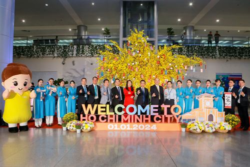 Những du khách đầu tiên xông đất năm mới 2024