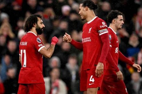 Liverpool 'mở hàng' năm mới bằng mưa bàn thắng trên sân Anfield