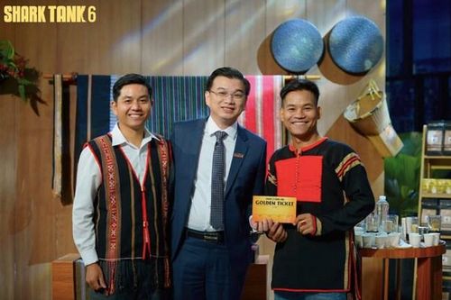 Chàng trai dân tộc Ê Đê bỏ ngành y đi kinh doanh cà phê, đạt 10 tỷ đồng doanh thu năm 2023, khiến Shark Hùng Anh rút Vé Vàng giành deal nảy lửa