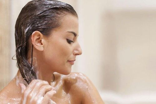 Mẹo gội đầu giảm rụng tóc