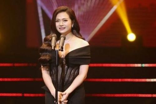 Kiều Anh khóc khi nhận giải 'Nữ diễn viên ấn tượng' của VTV