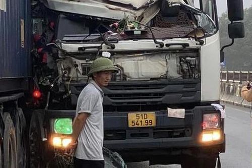 Hy hữu: Đang chạy xe tải văng bánh khiến 2 em nhỏ tử vong