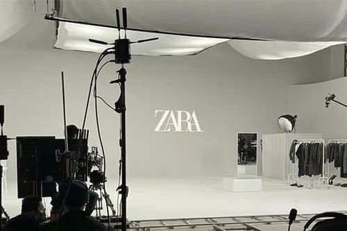 Zara đưa siêu mẫu lên livestream bán hàng tại Trung Quốc, thu hút 1,2 triệu mắt xem