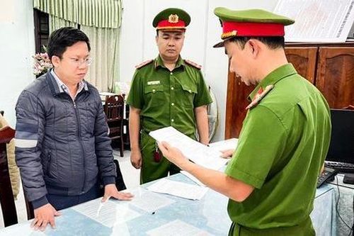 Giám đốc chi nhánh ngân hàng bị bắt vì lừa đảo 14 tỉ đồng