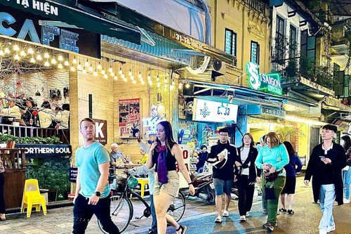 Hối hả du lịch đêm