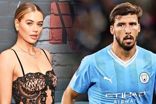 Sao Man City công khai bạn gái mới