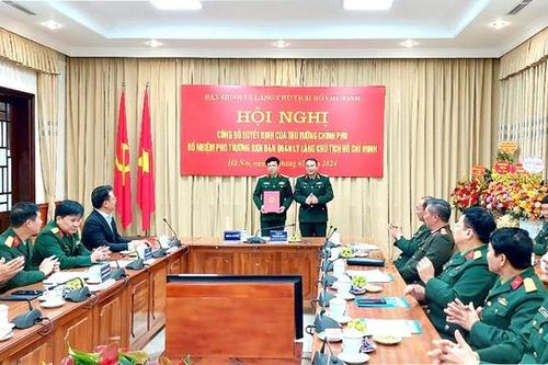 Trao Quyết định bổ nhiệm Phó Trưởng Ban Quản lý Lăng Chủ tịch Hồ Chí Minh